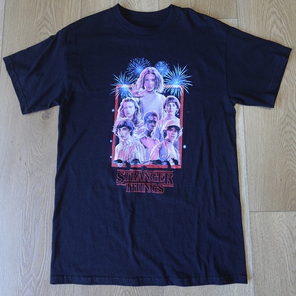 Stranger Things Cast Fireworks Graphic Tee | Netflix x Mad Engine | Size M - Picture 1 of 5